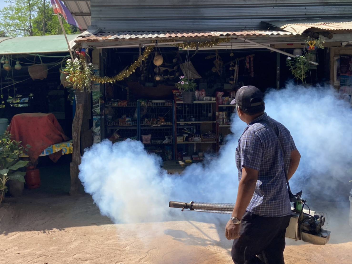 องค์การบริหารส่วนตำบลด่านใน ได้ดำเนินการพ่นหมอกควันกำจัดยุงลาย ป้องกันโรคไข้เลือดออก ณ บ้านดอนขาม หมู่ที่ 7 ตำบลด่านใน