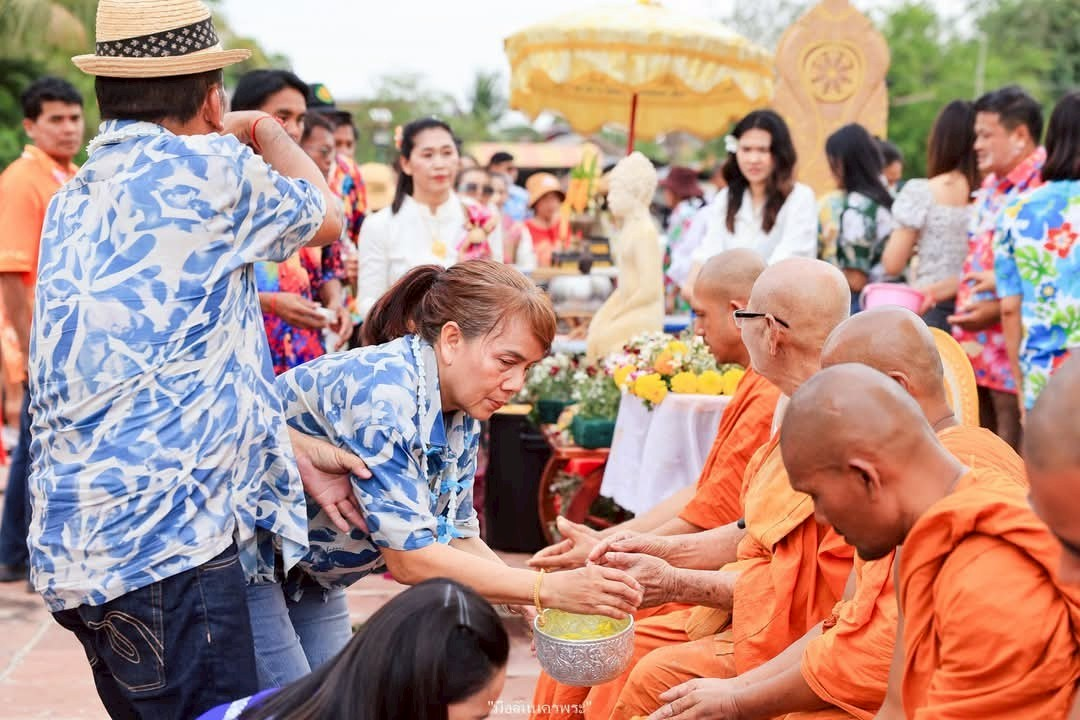 โครงการจัดงานประเพณีสงกรานต์และสรงน้ำพระพุทธรูปโบราณ