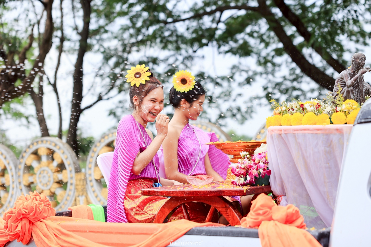 โครงการจัดงานประเพณีสงกรานต์และสรงน้ำพระพุทธรูปโบราณ