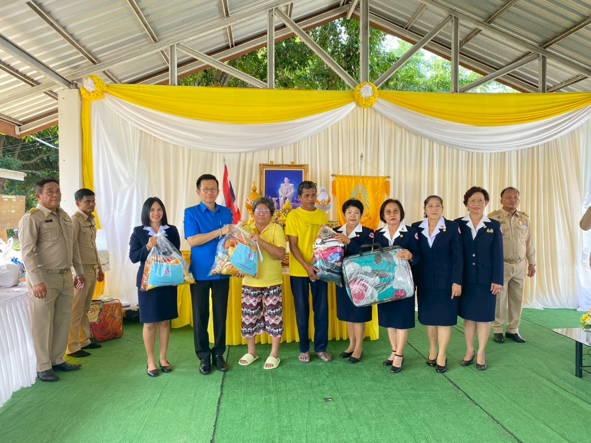 การมอบสิ่งของในการดำรงชีพเบื้องต้น สำหรับผู้ประสบอัคคีภัย มูลนิธิราชประชานุเคราะห์ ในพระบรมราชูปถัมภ์