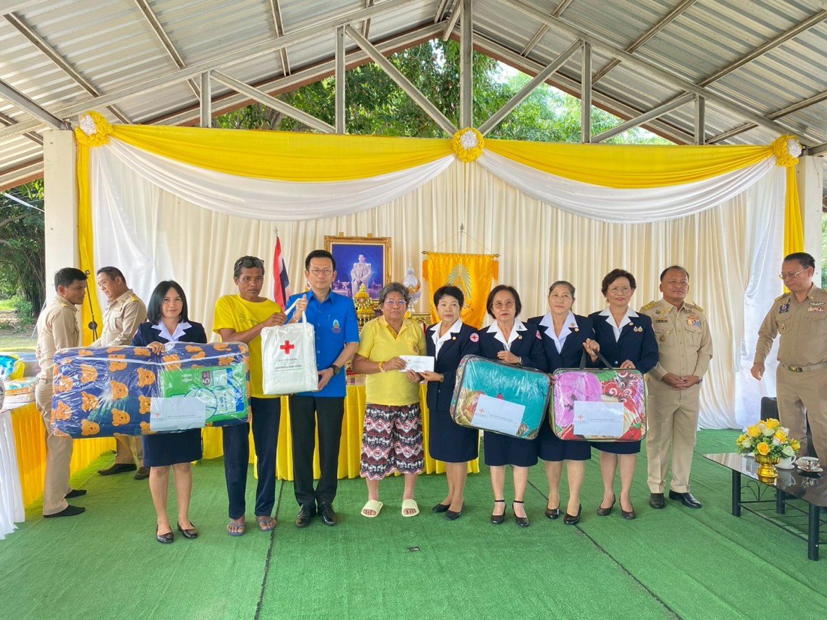 การมอบสิ่งของในการดำรงชีพเบื้องต้น สำหรับผู้ประสบอัคคีภัย มูลนิธิราชประชานุเคราะห์ ในพระบรมราชูปถัมภ์