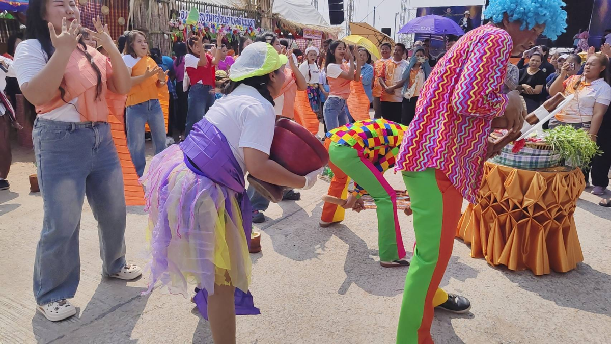 ภาพการประกวดขั่วหมี่ ตำส้มลีลา/น้ำพริก ปลาเผา สะเดาหวาน ในวันที่ 26 กุมภาพันธ์ 2569 ณ เวทีกลางหน้าเทศบาลตำบลด่านขุนทด