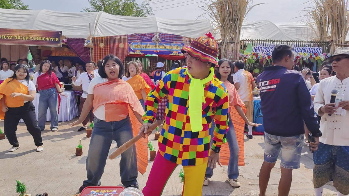 ภาพการประกวดขั่วหมี่ ตำส้มลีลา/น้ำพริก ปลาเผา สะเดาหวาน ในวันที่ 26 กุมภาพันธ์ 2569 ณ เวทีกลางหน้าเทศบาลตำบลด่านขุนทด