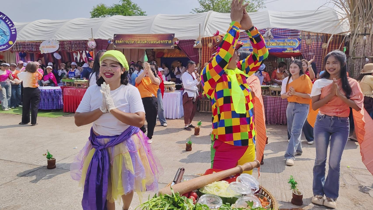 ภาพการประกวดขั่วหมี่ ตำส้มลีลา/น้ำพริก ปลาเผา สะเดาหวาน ในวันที่ 26 กุมภาพันธ์ 2569 ณ เวทีกลางหน้าเทศบาลตำบลด่านขุนทด